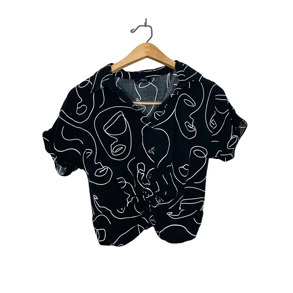 Milk & Honey Womens Abstract Face Art Print Cropped Button Front Shirt Small S